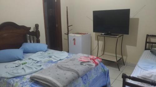 1 double bed, 1 twin bed