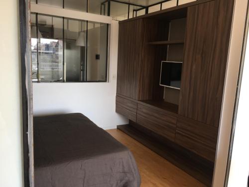 One-Bedroom Apartment image 9