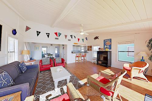 Beachside “Daydream Hideaway” w/ Vast Gulf Views home - image 7