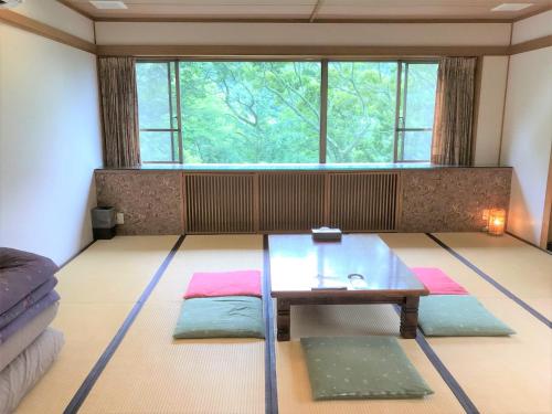 ケイズハウス箱根和室　スタンダードルーム　共用バスルーム　布団1〜6組