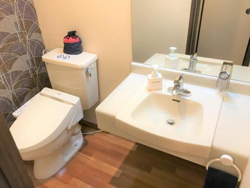Onsen Hostel K's House Hakone Room Type - Japanese-Style Triple Room with Shared Bathroom + Private Toilet (1-3 futon beds) Onsen Hostel K's House Hakone Room Type - Japanese-Style Triple Room with Shared Bathroom + Private Toilet (1-3 futon beds)