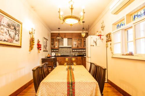 Victoria Manor in Linluo Township