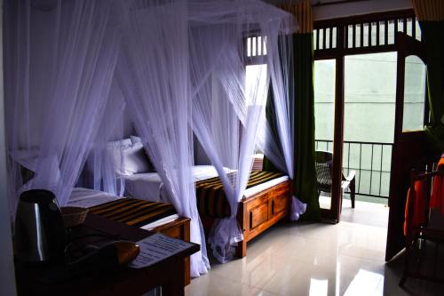 2 queen beds