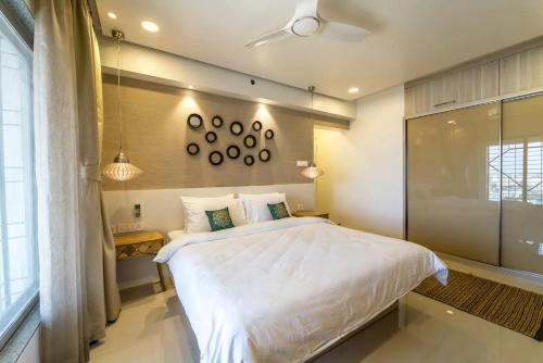 Families & Corporates 3-Bed Apt, Fashion Res, Pune