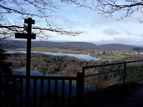 Entre Lacs Et Montagnes , Maison individuelle, lits préparés et ménage inclus