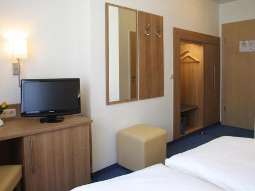 1 queen bed