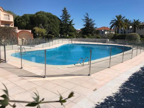 Exterior view, Appartement 2 pieces, renove, 2 piscines+tennis, mer, climatisation in La Fontonne