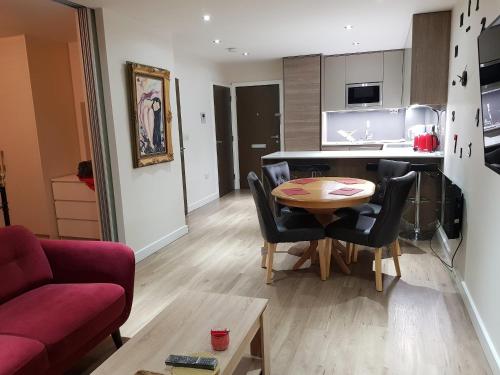 Luxury, Clean, Brand New One Bedroom Apartment, , London