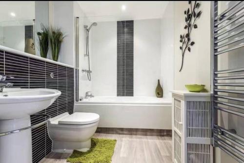 Meridian Tower Apartment Marina near beach Swansea City Centre Great location