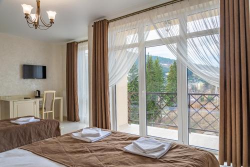 Deluxe Triple Room with Mountain View