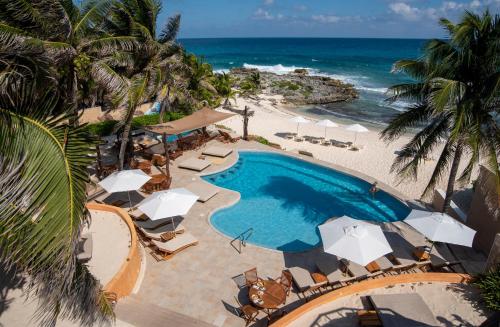 Exterior view of Hotel Playa la Media Luna