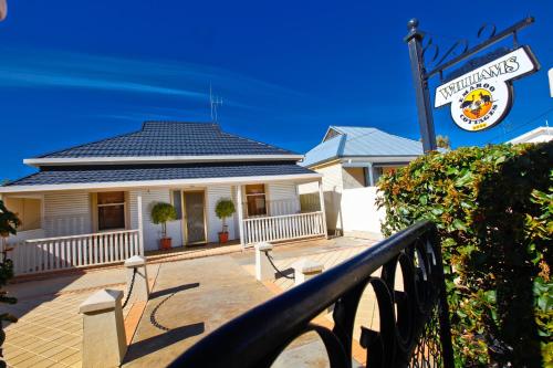 Emaroo Cottages Broken Hill