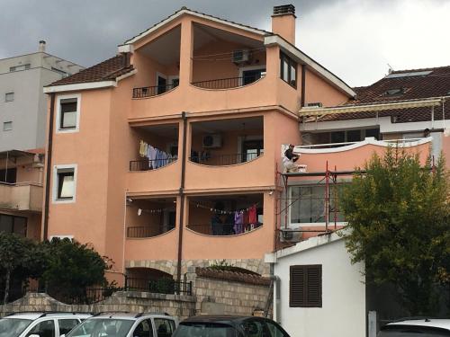 Apartment in Budva center with good location and parking neaby