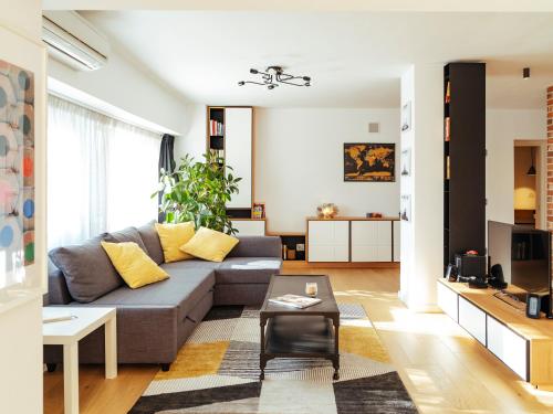 Central Modern Design Apartment - Tap to explore photos
