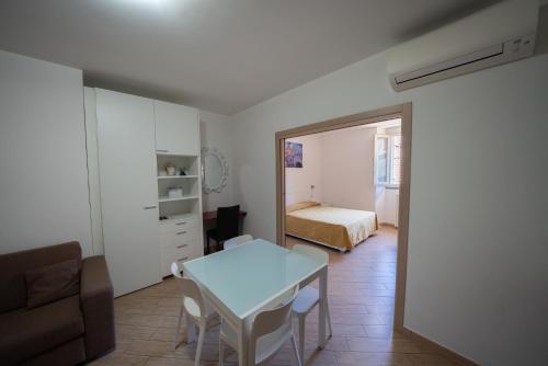 One-Bedroom Apartment image 10