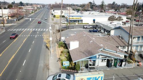 Tiki Lodge Hotel Modesto in McHenry