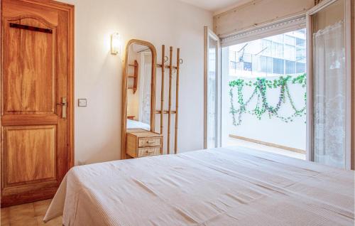 Stunning apartment in Sant Antoni de Calonge w/ 1 Bedrooms - image 6