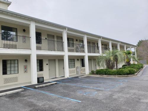 Peach Tree Inn - image 6