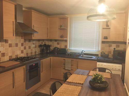 Lovely 2 Bed - 2 Bath London Victorian Apartment With All Modern Conveniences, Catford, London