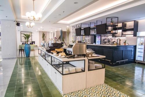Restaurant, Jambuluwuk Thamrin Hotel in Jakarta