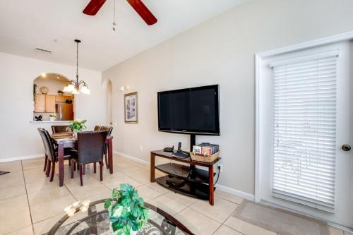 Cozy Villa 3 minutes away from Disney townhouse - image 5