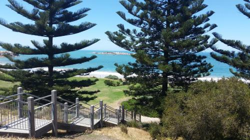 Port Elliot Beachcomber on Horseshoe Bay linen included spotless