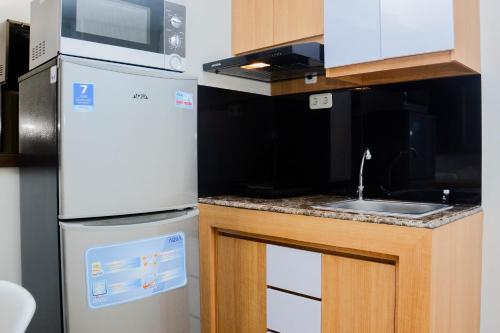 Cozy 2BR at Springlake Summarecon Bekasi Apartment By Travelio - image 2