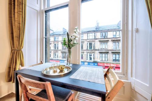 Altido Modern Chic 2bed Apt On Byres Road, , Glasgow