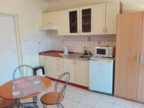Studio (4 Adults)