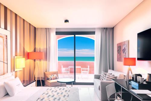 Deluxe Room with Front Sea View