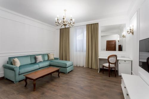 Lahovary Palace Hotel - image 2