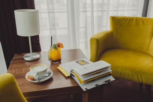Hotel Swing - image 13
