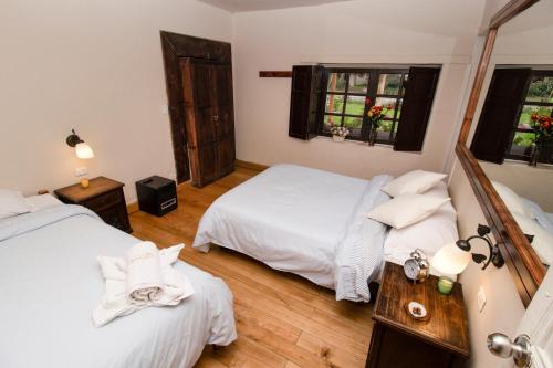 1 double bed, 1 twin bed