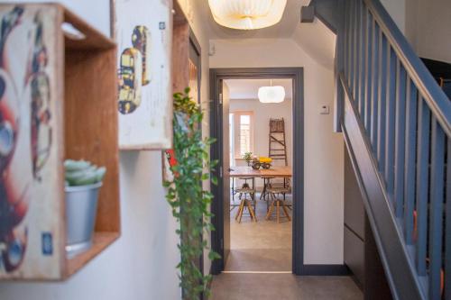higgihaus #3a 4 Bed Sleeps up to 12 Big Groups Hip Location gîte à louer Redland Railway Station