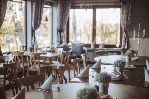 Restoran, Hotel Zur Burg Sternberg in Extertal