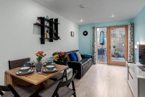 Modern West Kensington Apartment, , London