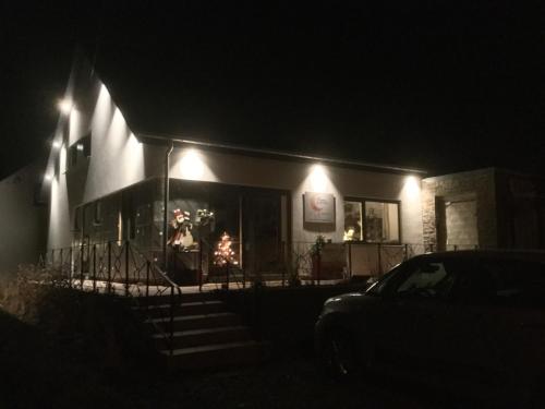 A szálláshely kívülről, Plumes et Pinceaux in Redu