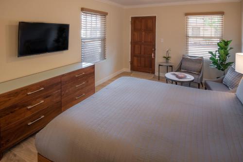 236273120 Harbor House Inn