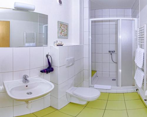 Two-Bedroom Suite (2 Adults + 2 Children)  image 2