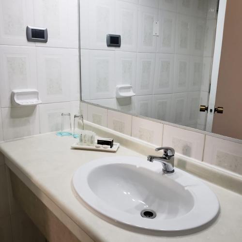 Hotel Gavina Express photo 2