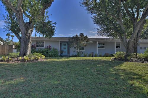 Charming Sarasota Studio with Pool Near Siesta Beach! - image 8
