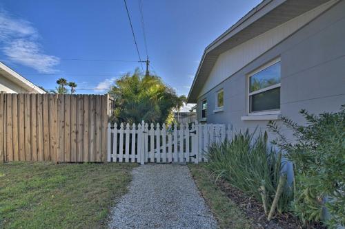 Charming Sarasota Studio with Pool Near Siesta Beach! - image 7