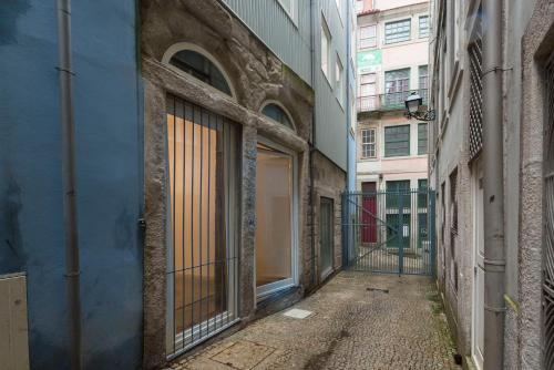 LovelyStay - Hidden & Quiet Duplex next to São Bento Station - image 8