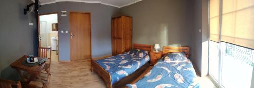 2 twin beds