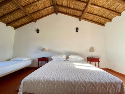 1 queen bed, 2 twin beds