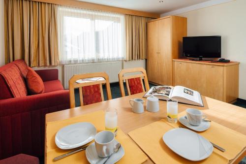 2 bedrooms, 3 beds