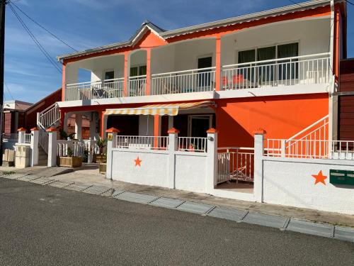 A szálláshely kívülről, Les Pommes Lianes in Deshaies