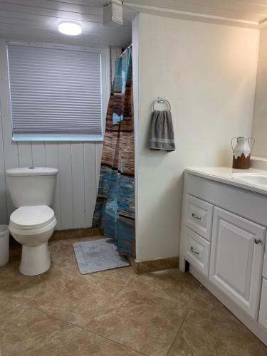 Captain's Hideaway-(15min from PBI/5min to beach)