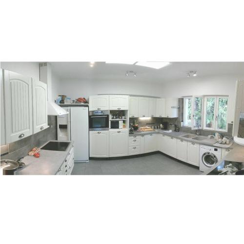 廚房, Villa Les Martinets-Randonnée-Voie Verte-Gorges d'Héric-Massif du Caroux-Olargues-Mons-Lamalou (Villa Les Martinets-Randonnee-Voie Verte-Gorges d'Heric-Massif du Caroux-Olargues-Mons-Lamalou) in 里布佐瑞奧