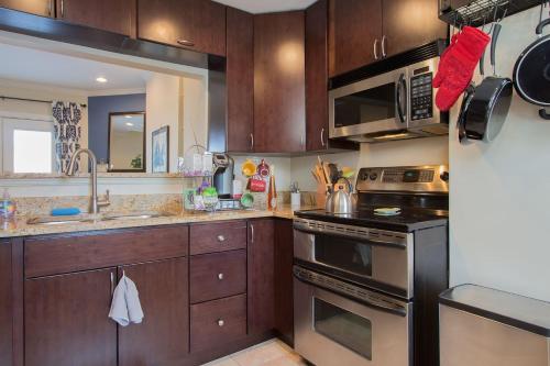 Historic 2BR Townhouse + LOFT + STUDIO on Queen ST - main image